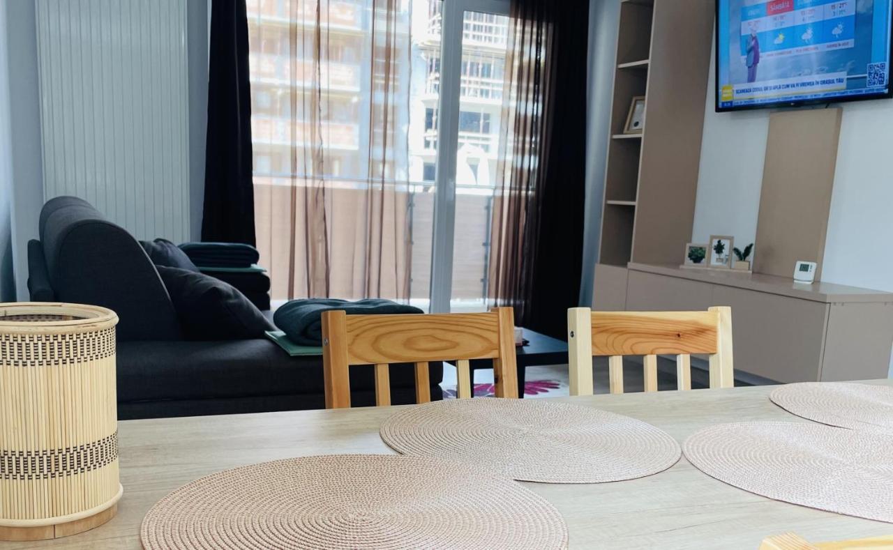 Appartement Mountain Crib In Urban Plaza W. Parking & Netflix à Braşov Extérieur photo